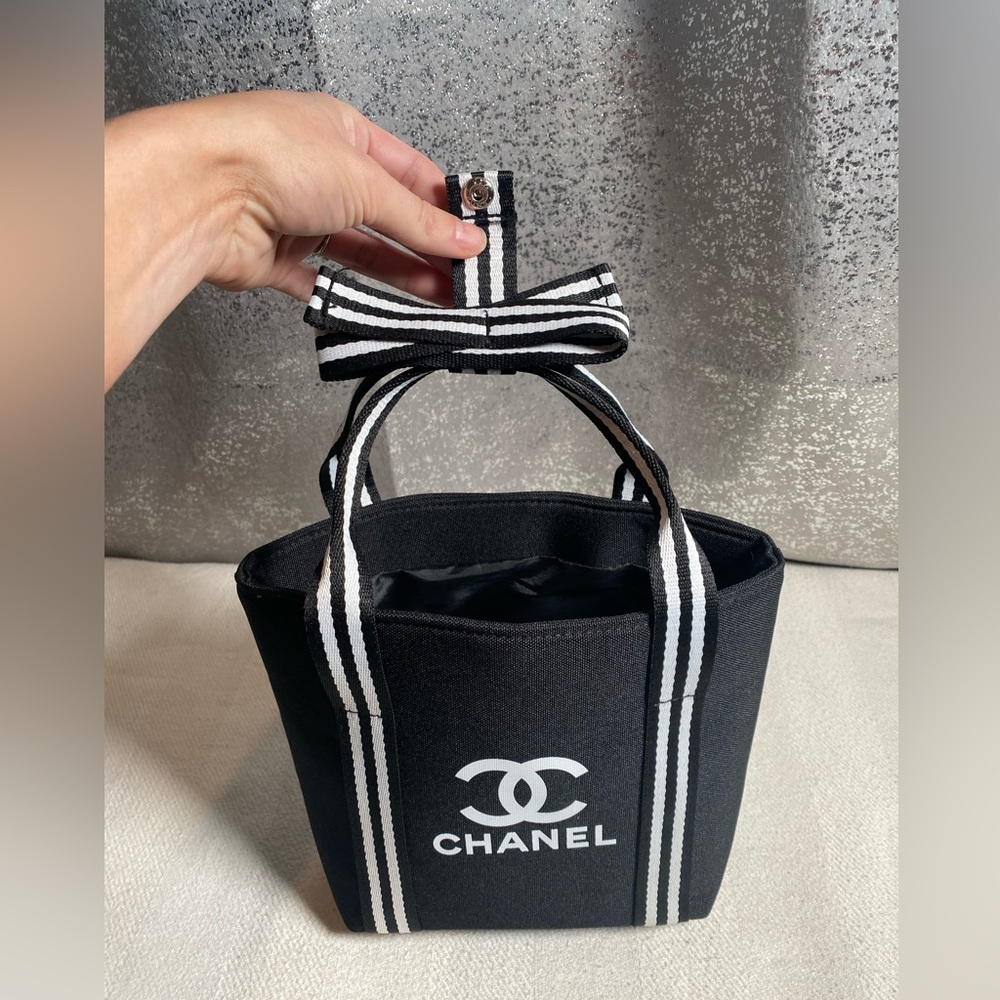CHANEL Mini Tote with Bow Strap - Picture 6 of 9
